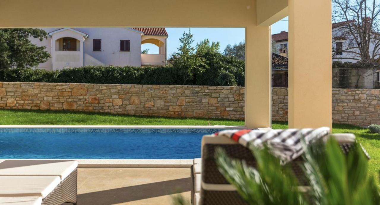 Villa Daniela Mit Pool In Bale, Bei Rovinj Fuer 4-6 Personen Zewnętrze zdjęcie